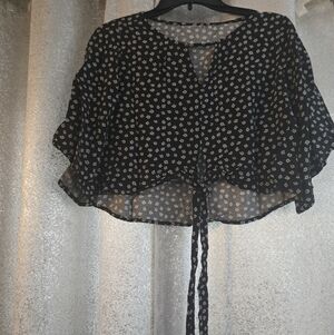 Black Floral Women's Crop Top Dasiy Print 3/4th flair sleeves.